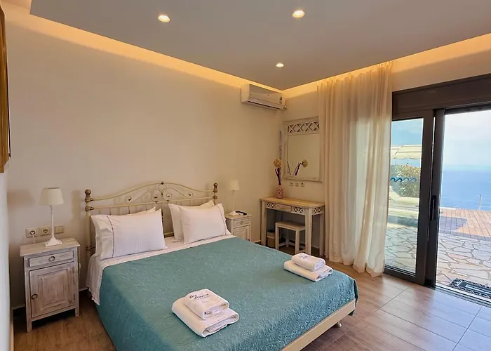 Thea Thalatta Tsoukaladhes