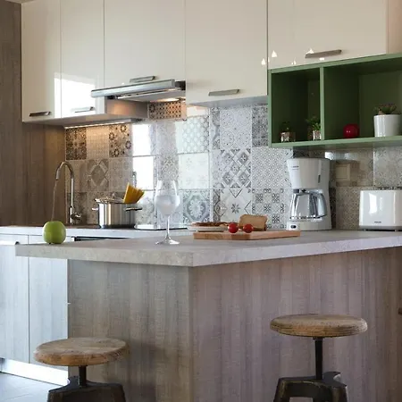 فيلة Thea Thalatta Tsoukaládhes