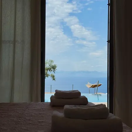 Thea Thalatta Tsoukaládhes